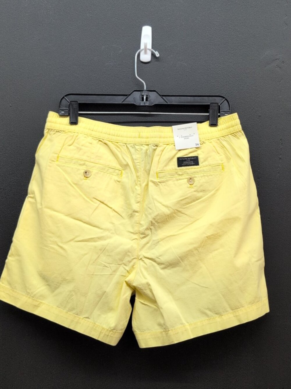 Banana Republic 5" Summerweight Men's Chino Shorts Size 34 Soft Yellow - Picture 4 of 11